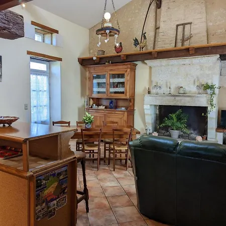 Charmante Maison En Pierre Avec Jardin Et Cheminée à - Fr-1-653-116 Casa vacanze