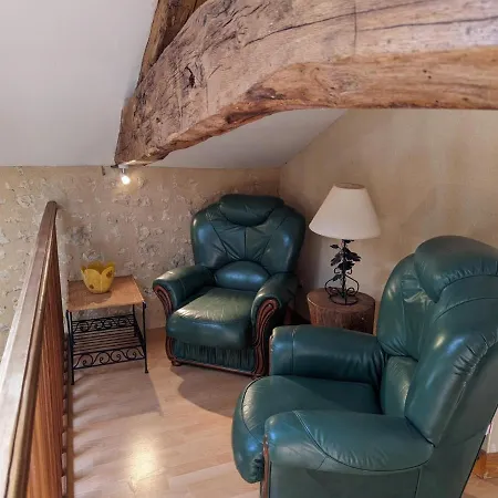 Charmante Maison En Pierre Avec Jardin Et Cheminée à - Fr-1-653-116 Casa vacanze *