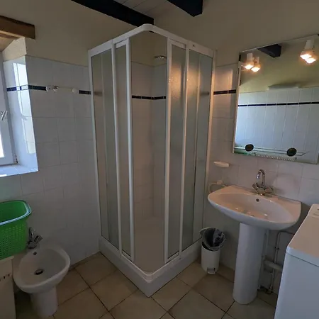 Charmante Maison En Pierre Avec Jardin Et Cheminée à - Fr-1-653-116