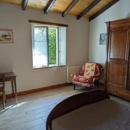 Charmante Maison En Pierre Avec Jardin Et Cheminée à - Fr-1-653-116 Bellon